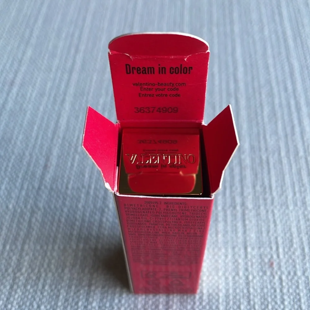 Valentino Rosso Matte Lipstick in 123R falling for nude
